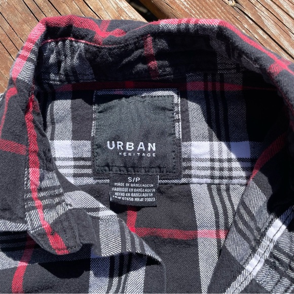 ❤️2/$30 Urban Heritage Paid flannel shirt - Picture 4 of 4